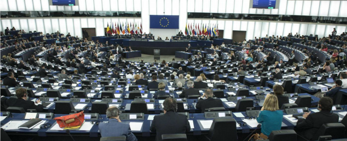 Ue, Parlamento approva i visti umanitari europei. Ferrara (M5s): “Per evitare morti in mare e vittime della tratta”