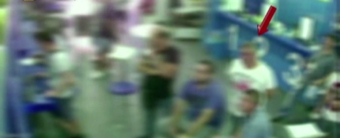 Copertina di Torre del Greco, smascherato falso cieco: frequentava anche sala scommesse. Denunciato