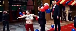 Copertina di “Afferriamo il patriarcato per le palle”. Attivista Femen interrompe l’inaugurazione della statua di Trump a Madrid