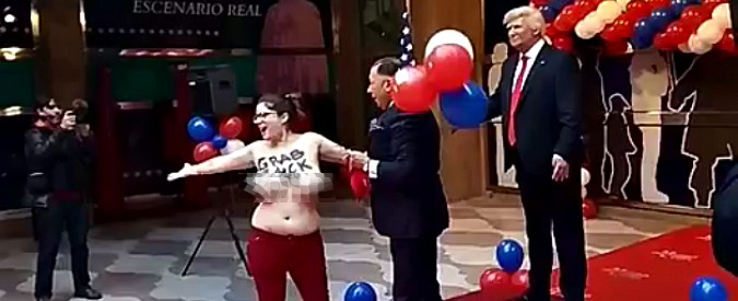 Copertina di “Afferriamo il patriarcato per le palle”. Attivista Femen interrompe l’inaugurazione della statua di Trump a Madrid