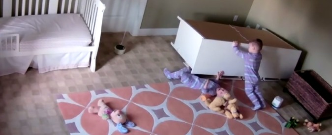 Copertina di Usa, quando si dice ‘l’amore fraterno’: bimbo di 2 anni salva il gemello con uno sforzo eroico