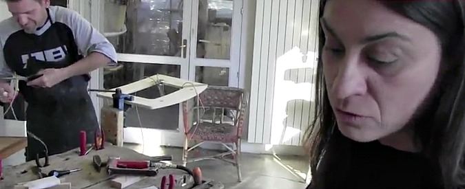 Copertina di La storia di Marta ed Eugenio, artigiani per vocazione: “Impagliamo sedie. Chi ha un talento manuale deve esprimerlo”