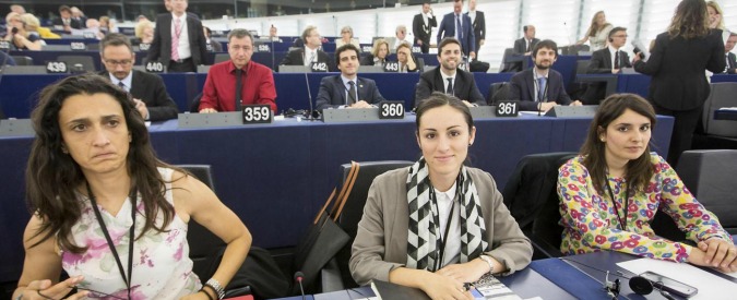 M5s Europa, dopo i due addii continuano i maldipancia a Bruxelles: “Rivedere rapporti con Grillo e la comunicazione”