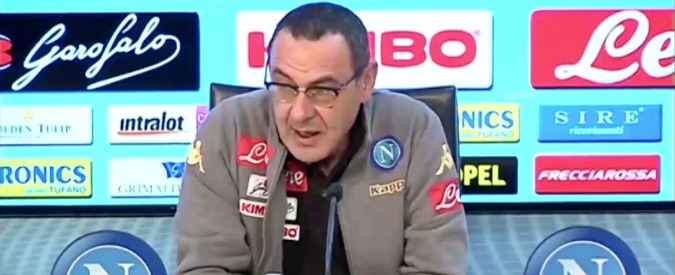 Copertina di Maradona a Napoli, Sarri: “Meglio allo stadio che in teatro: lui del San Paolo ha le chiavi…”