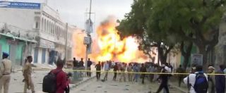Copertina di Mogadiscio, autobomba contro hotel vicino al Parlamento: almeno 28 morti