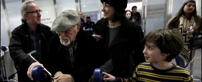 Copertina di Usa, la storia (a lieto fine) di Mozhgan: “Mio padre di 80 anni in arrivo dall’Iran bloccato per ore”