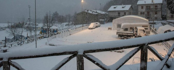 Maltempo, ancora neve al sud Italia. Papa: “Dormitori aperti 24 ore su 24”. Sacchi a pelo ai senzatetto a Roma