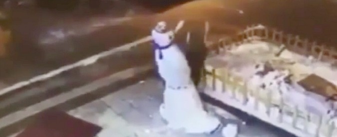 Copertina di Il karma istantaneo: la cattiveria gratuita contro il pupazzo di neve viene punita così