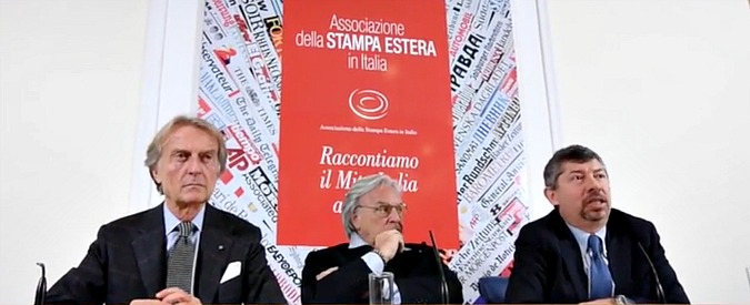 Copertina di Voli blu, Scalfarotto scherza: “L’aereo di Renzi? Ecco il mio secondo coming out: lo uso sempre io”