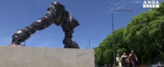 Copertina di Calcio, distrutta a Buenos Aires la statua di Lionel Messi: staccati busto, braccia e testa