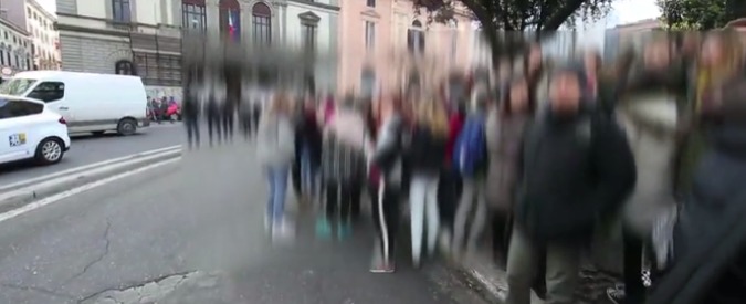 Copertina di Terremoto, diverse scuole evacuate a Roma: studenti in strada
