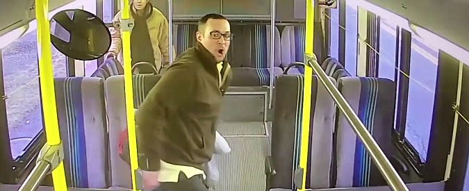 Copertina di Quest’uomo ha appena assistito ad una scena incredibile. Ma cosa lo ha spaventato?