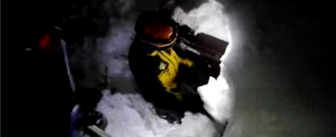 Copertina di Slavina su hotel, prima vittima estratta dal Rigopiano