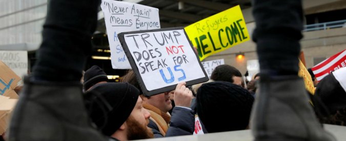 Trump congela i flussi di migranti in Usa. Ecco cosa prevede l’ordine esecutivo che ha firmato