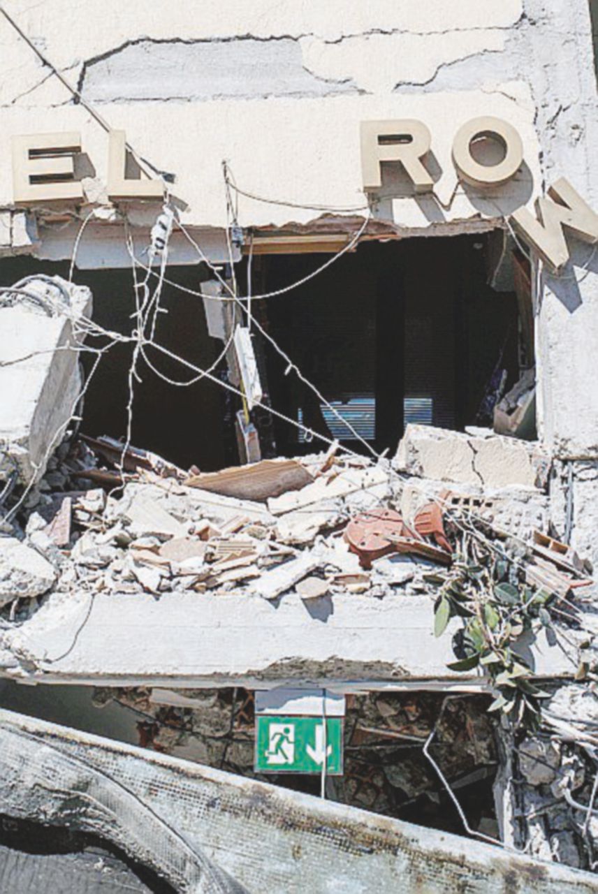 Copertina di “Sisma, hotel crollato per i troppi abusi”