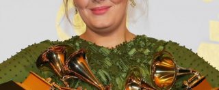 Copertina di Grammy Awards 2017, Adele trionfa con 5 premi. Busta Rhymes insulta Trump: “Presidente ‘agent orange'”