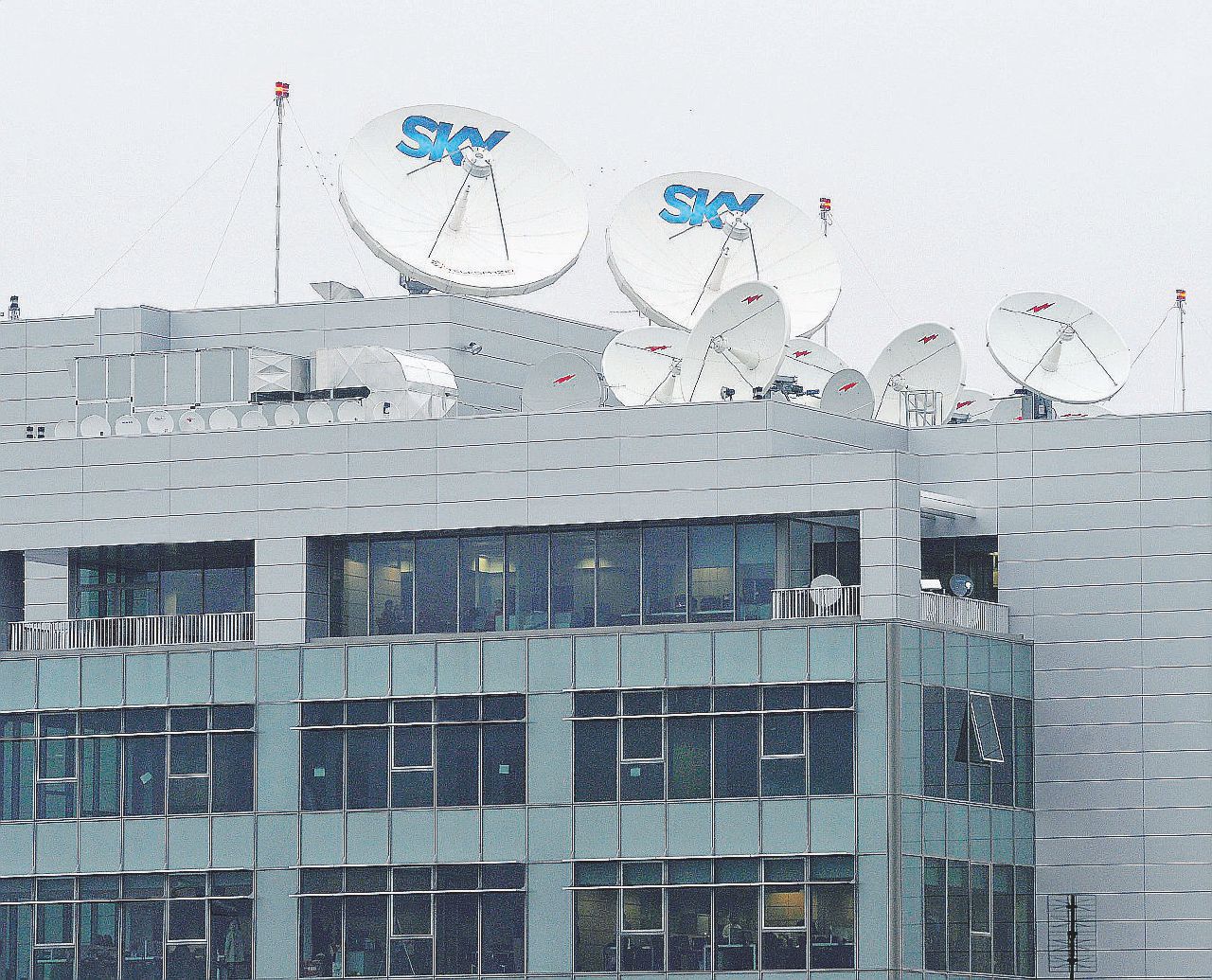 Copertina di A Sky i licenziamenti pagano investimenti high tech e diritti tv