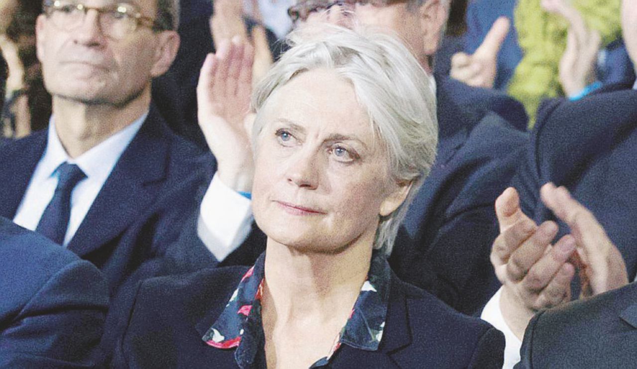 Al marito la carriera politica, a lei i quattrini