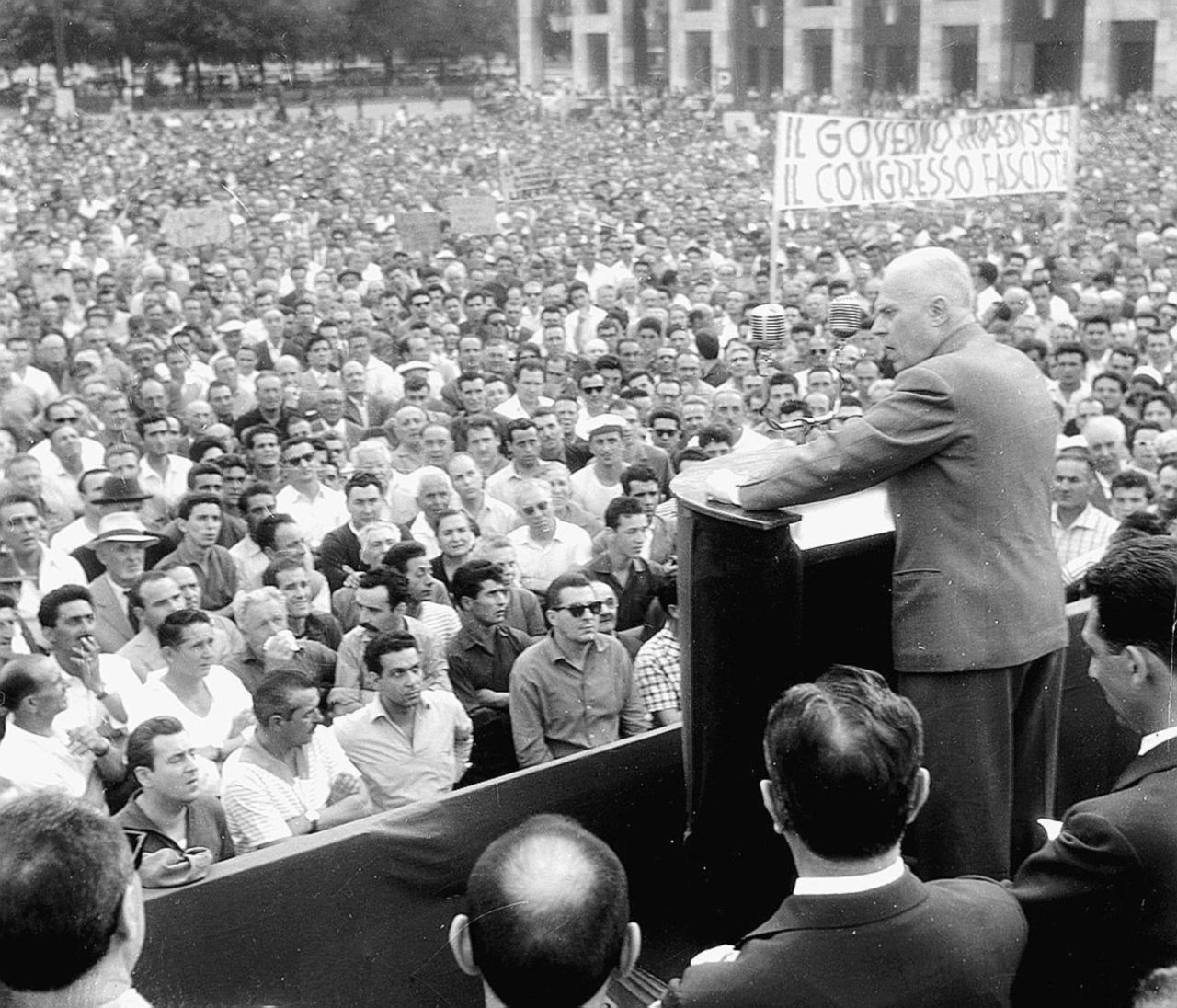 Copertina di Genova respinge ancora un raduno di nazi-fascisti