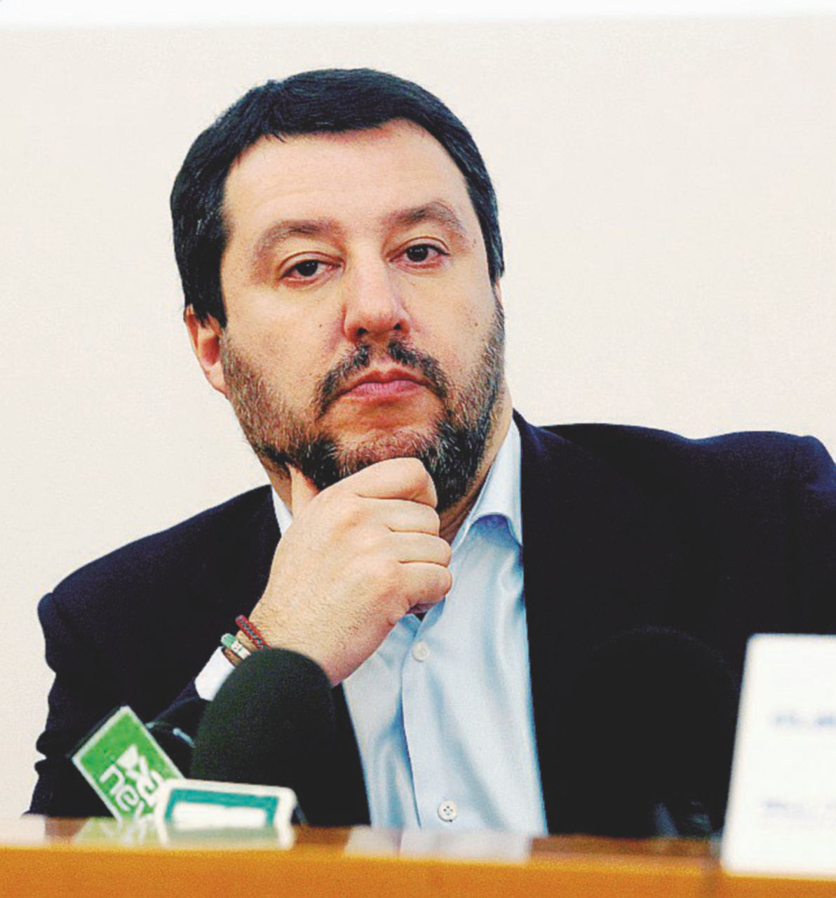 Copertina di Salvini “regala” Bossi a Silvio