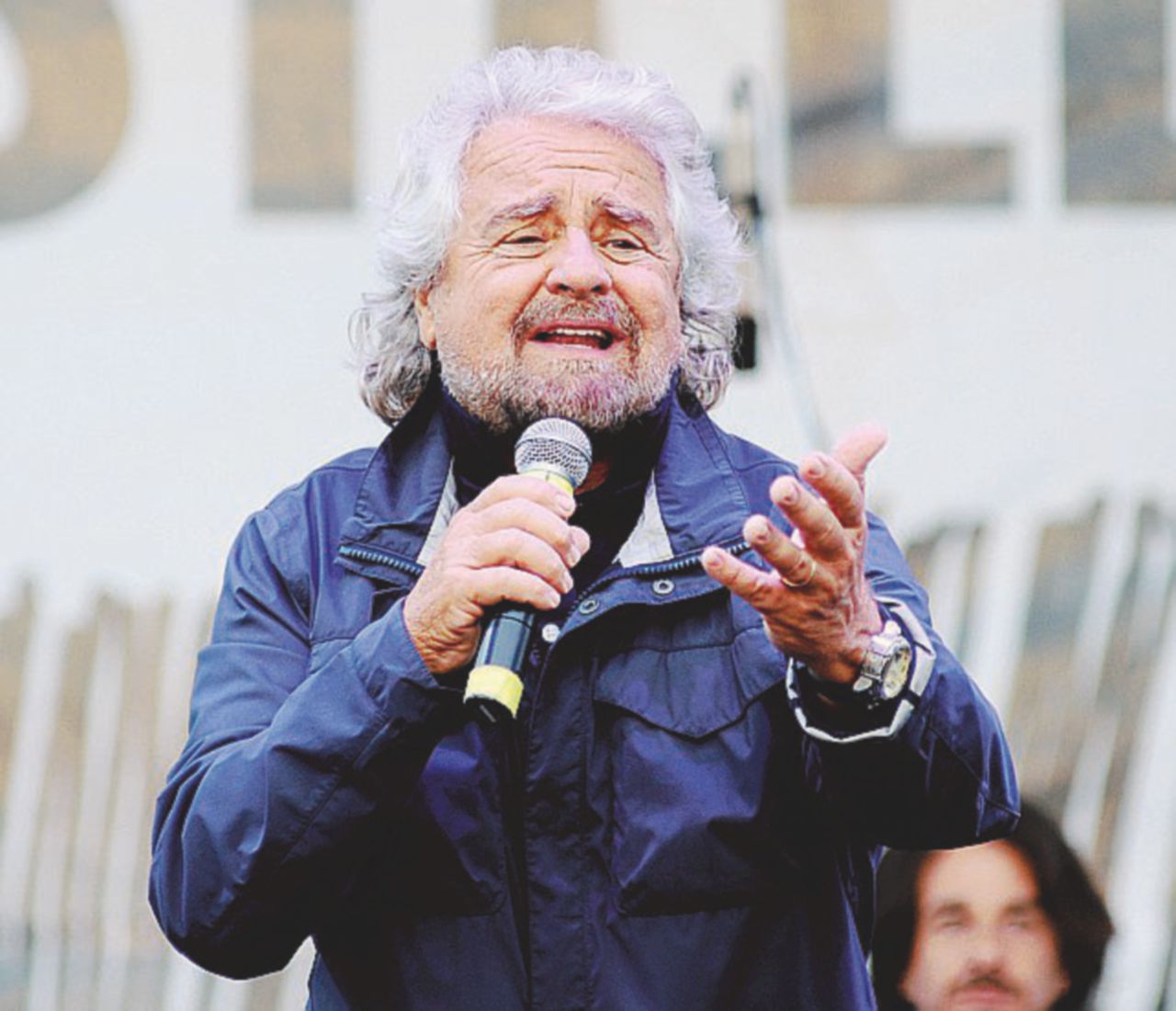 Virginia Raggi, gli ortodossi in trincea: “Dovrebbe sospendersi”