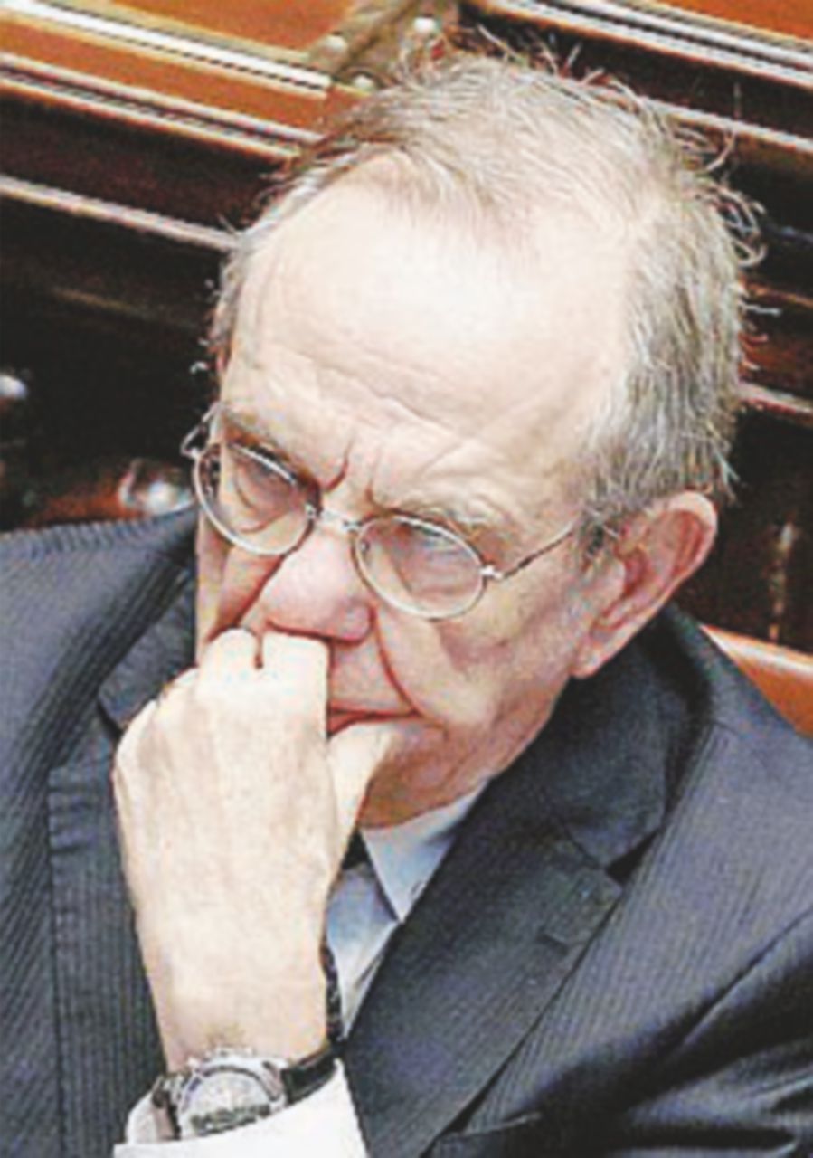 Il governo ha ceduto: l’Ue attende i dettagli della manovra bis