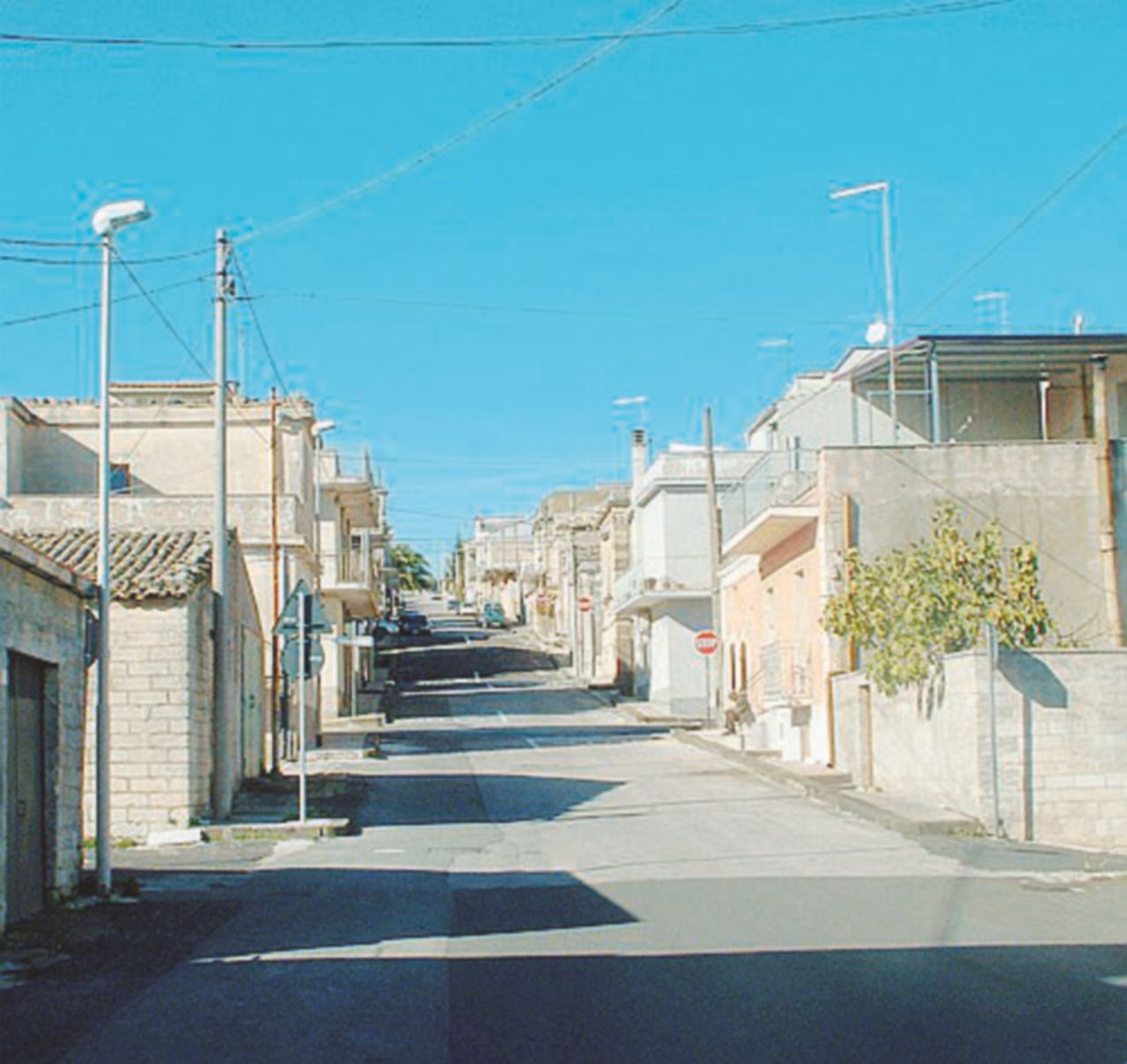 Copertina di Cassaro, il borgo che muore nell’immobile Sicilia