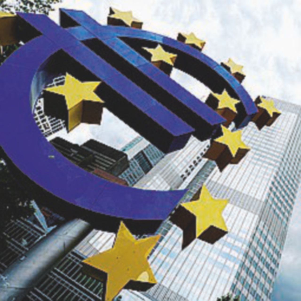 Copertina di Draghi resta l’ultimo difensore dell’euro