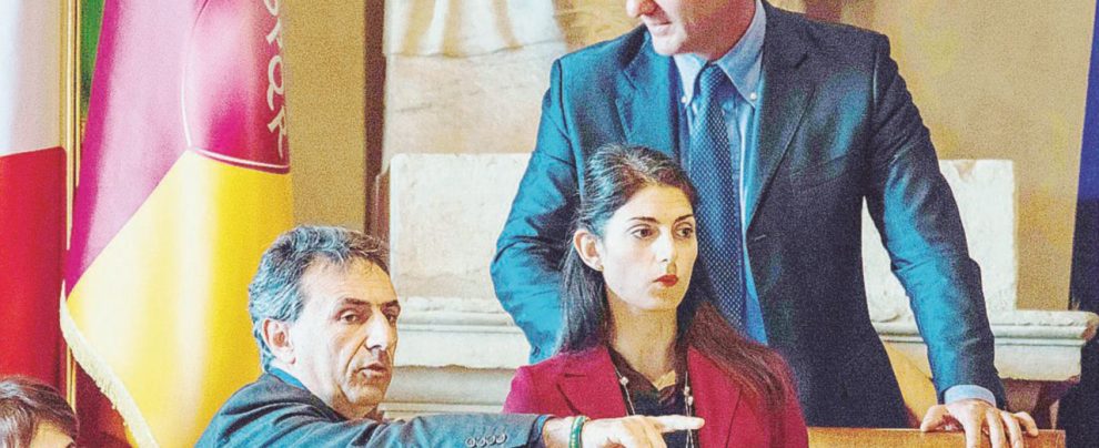 In Campidoglio Salvatore Romeo con Virginia Raggi - Olycom La Raggi indagata anche per la nomina di Romeo
