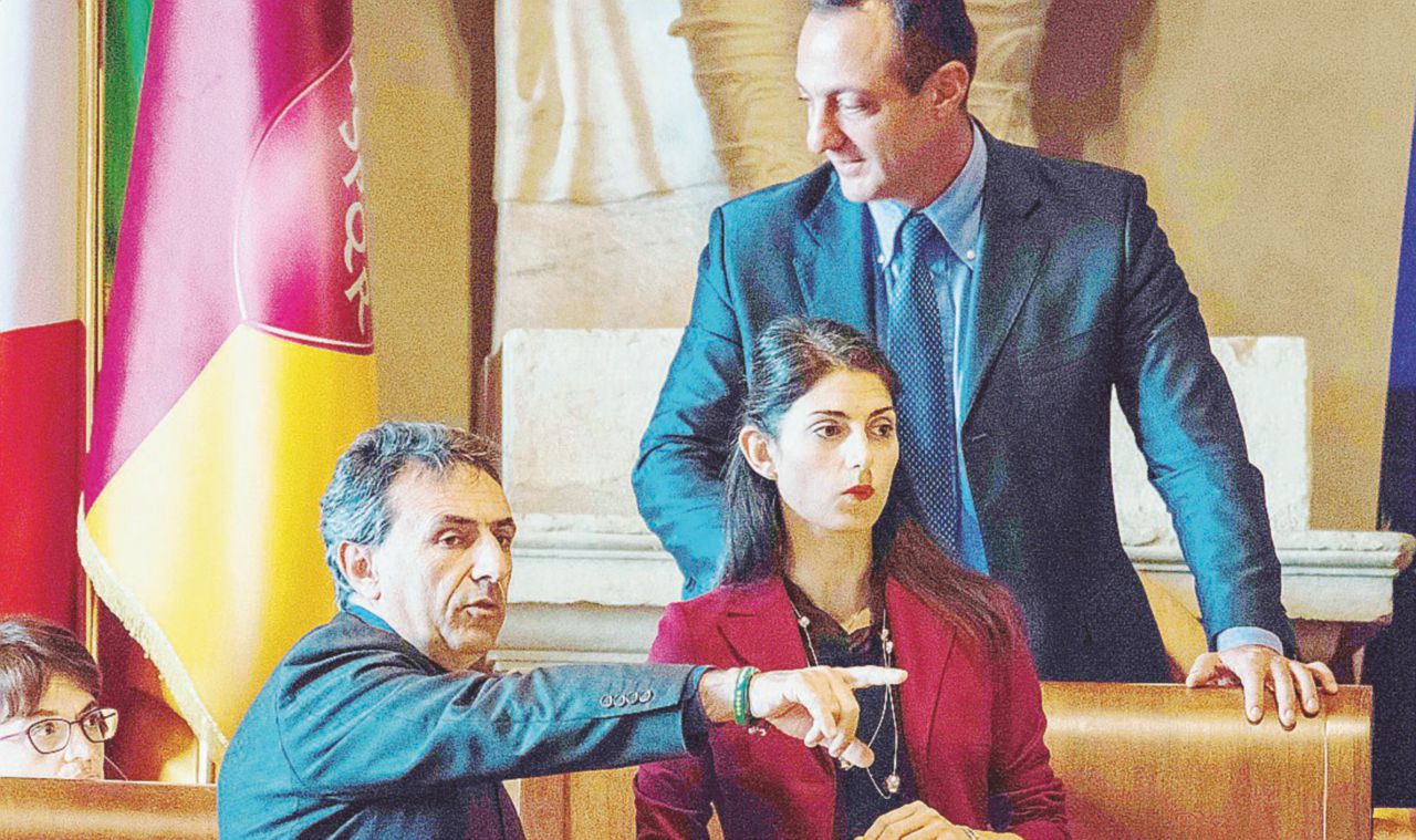 Copertina di La Raggi indagata anche per la nomina di Romeo