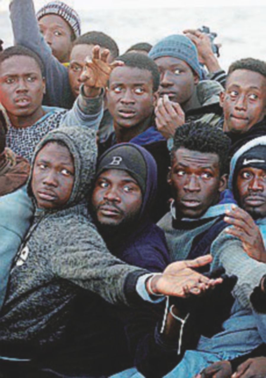 Migranti, rimpatri facili e asilo più veloce. Dissensi nel governo