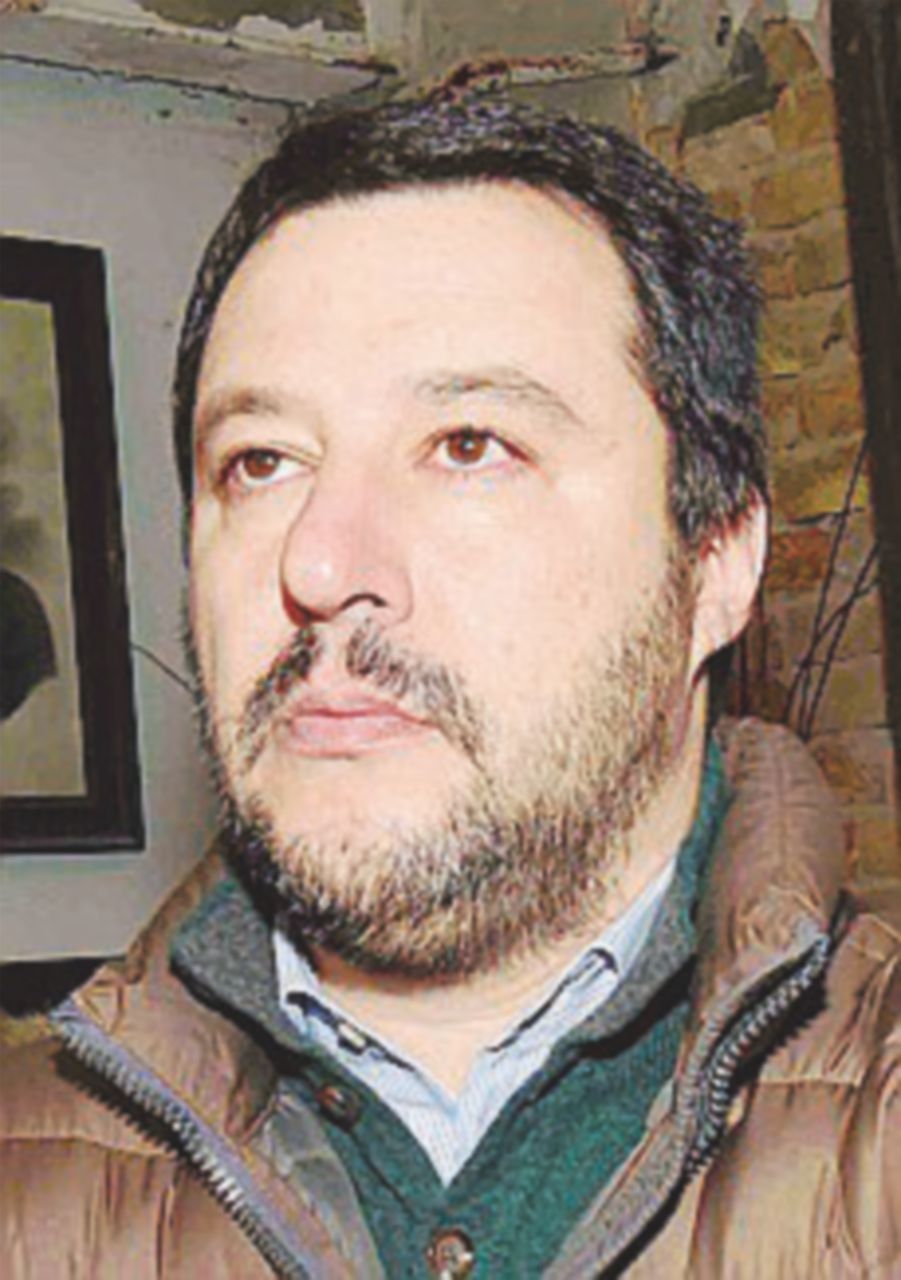 Copertina di Salvini smentisce Bossi: “Berlusconi? Né visto, né sentito”