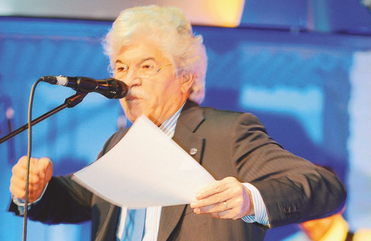 Copertina di Ohi vita, vitalizio mio. Da Razzi a La Russa, casta canta (stonata)