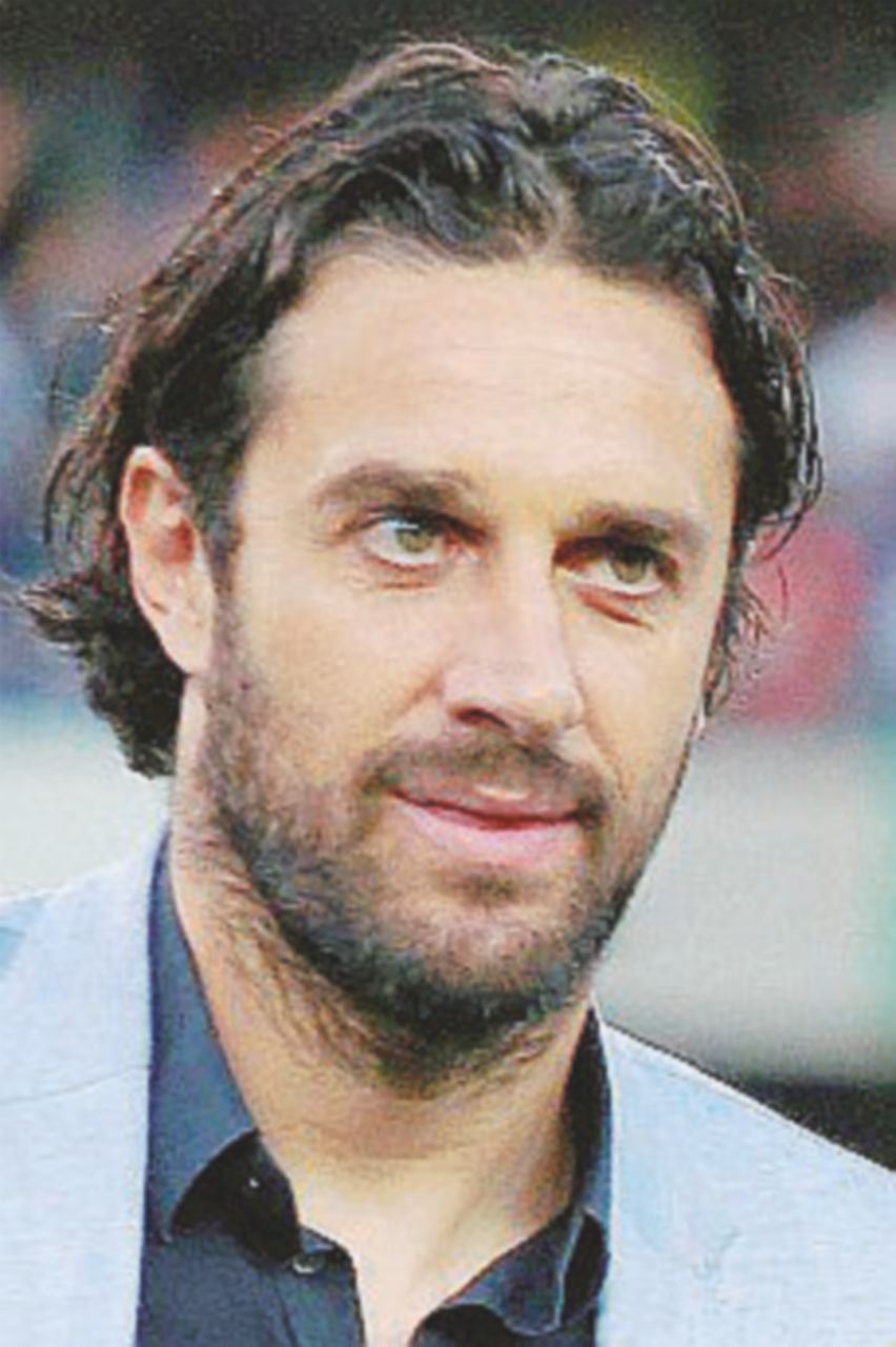 Avellino, circondano auto del Verona con Luca Toni: “Erano 15”