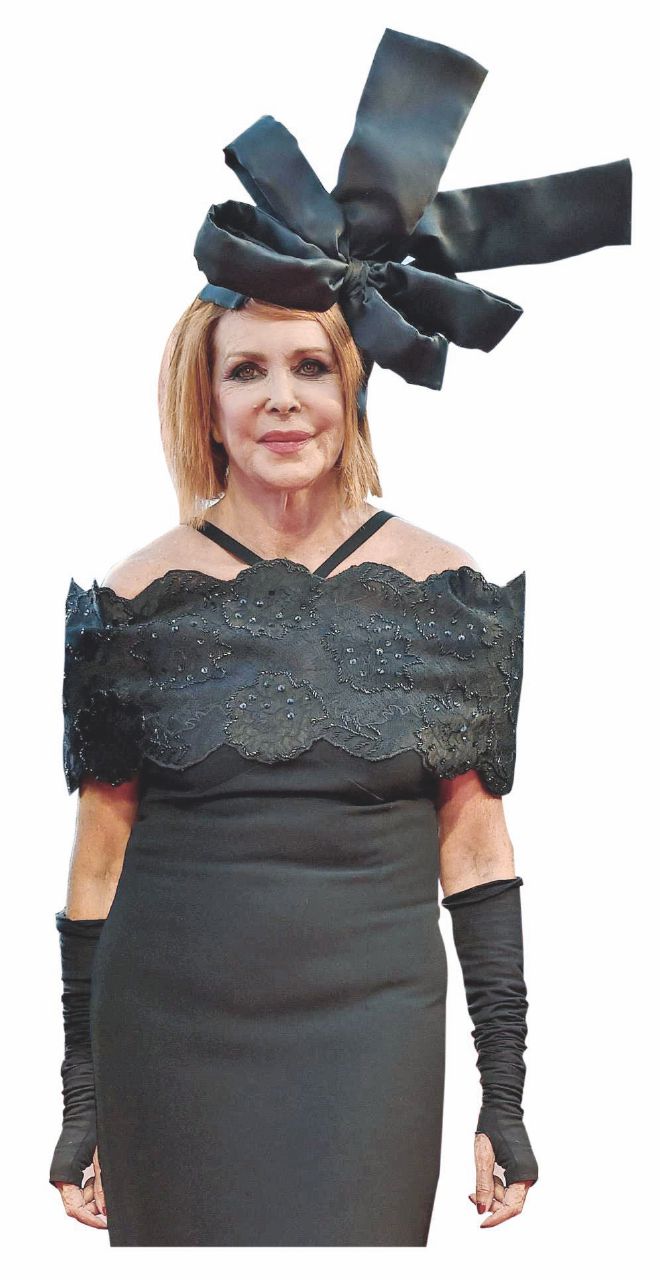 Sì, amo i cappellini ma non campo col vitalizio di Carlo