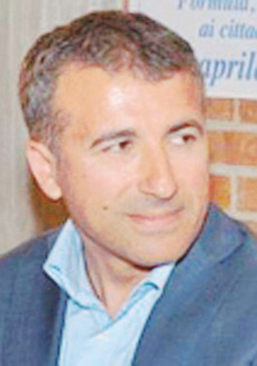 Migranti, sindaco Pd chiude una strada per bloccare nuovi arrivi