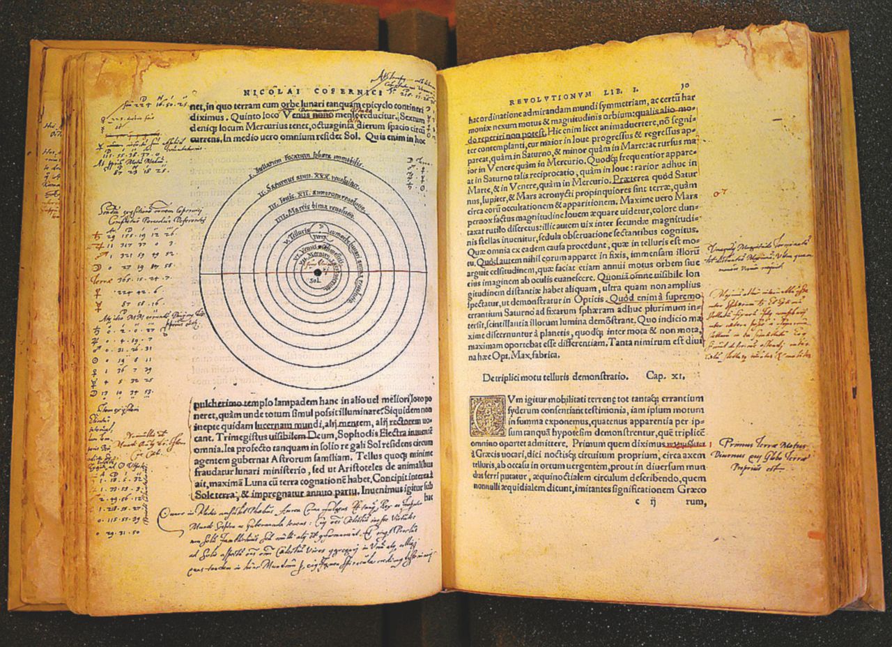 Lupin e il furto dei libri antichi: addio a Copernico e a Dante