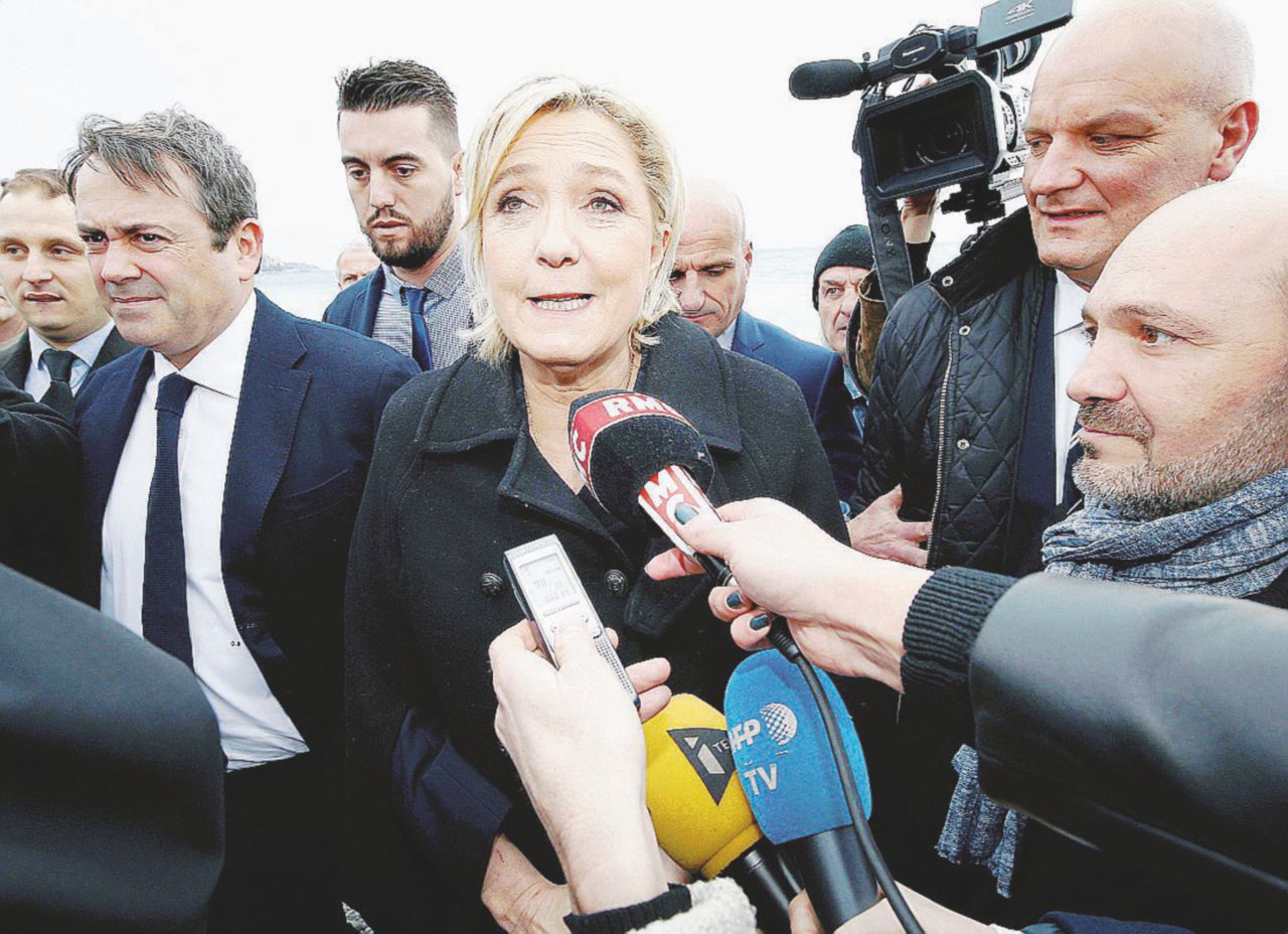 Il bodyguard coi soldi europei. Le Pen rischia la fine di Fillon
