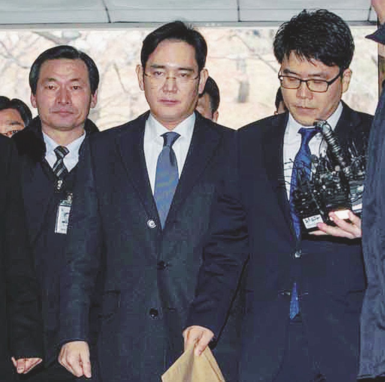 I raggiri della sciamana inguaiano il boss Samsung