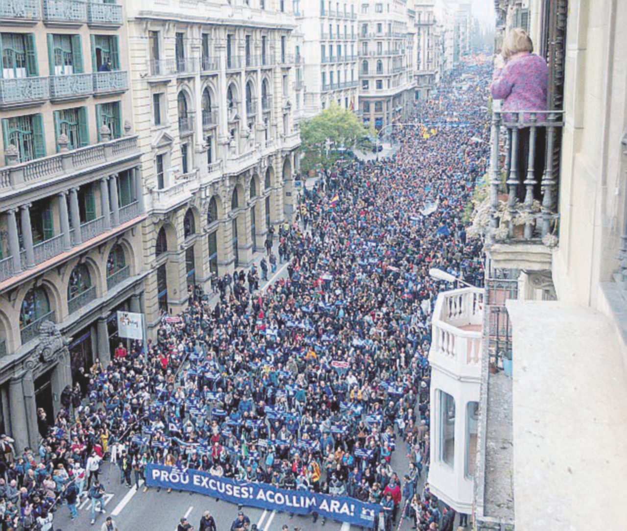 Catalani per i migranti e contro Madrid