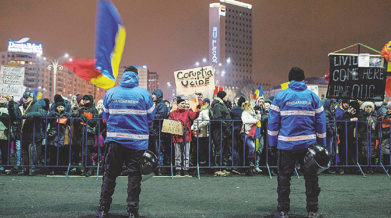 Ceaucescu è storia, in piazza Victorei è l’ora della rivincita