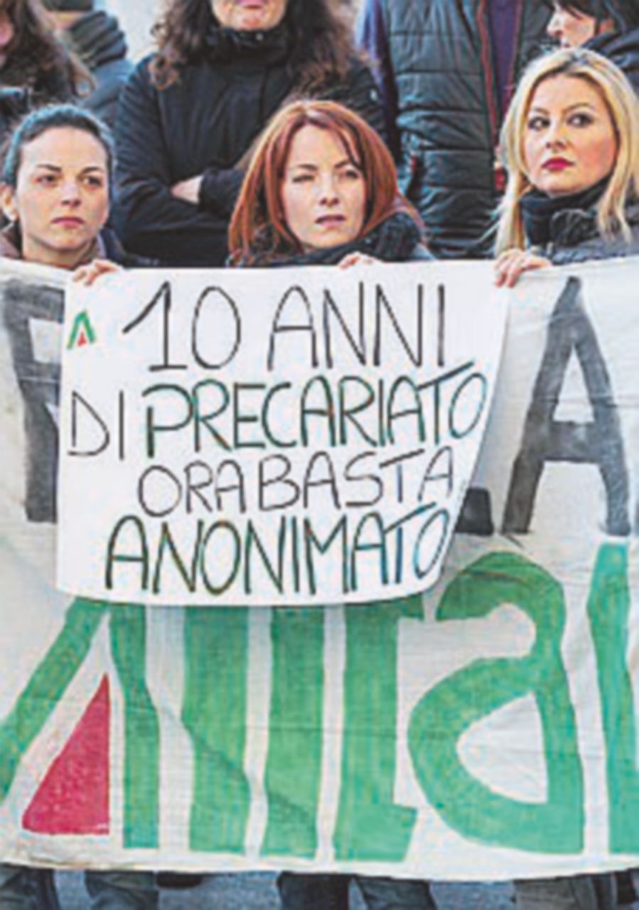 Il governo si ricorda di Alitalia, Delrio: “Problema serio”