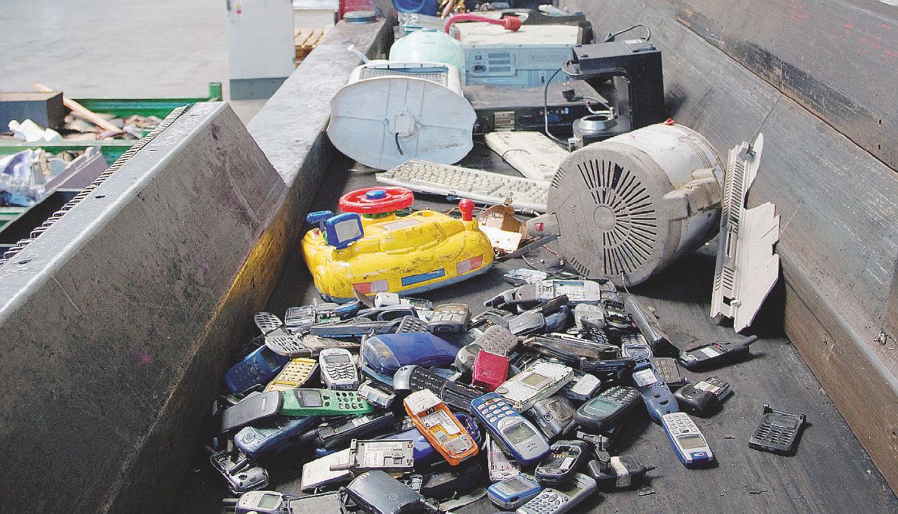 Copertina di Rifiuti tossici, riciclare si può. Ma gli italiani non lo sanno
