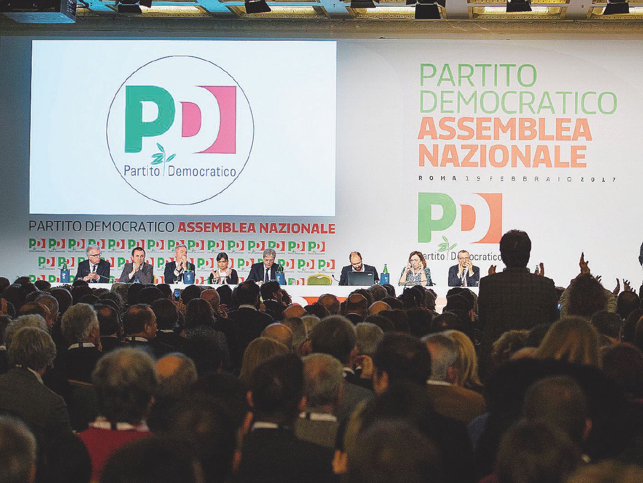 Il Pd fa la scissione triste: la sinistra lascia in silenzio
