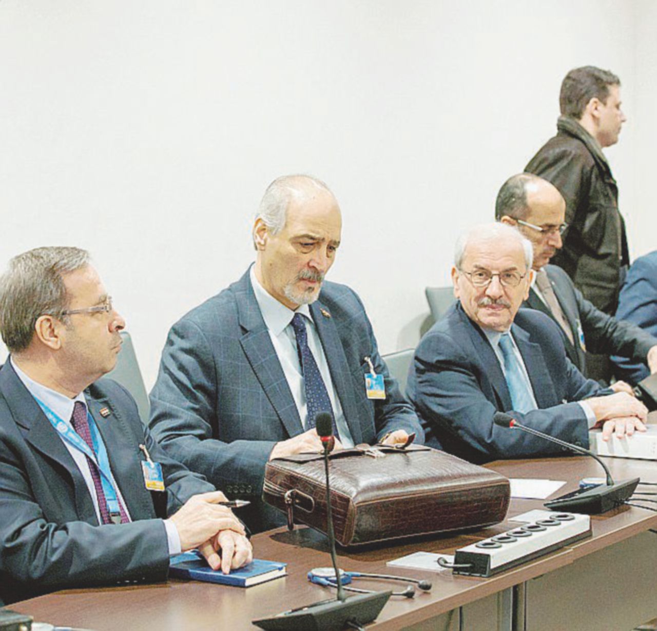 A Ginevra solo fumo. Al Qaeda strappa Idlib ai “moderati”