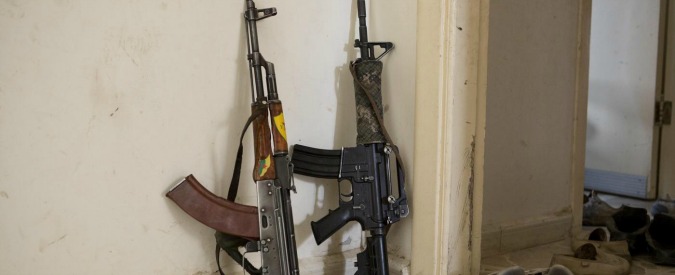 Kalashnikov, l’azienda ha bisogno di assumere 1.700 dipendenti: “Non riusciamo più a coprire gli ordini”