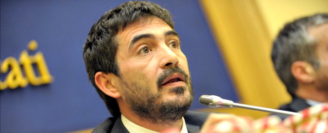 Sinistra Italiana, Nicola Fratoianni eletto segretario: “Scissione? Se minoranza dem vota fiducia a Gentiloni, no al dialogo”