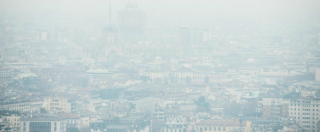 Copertina di Smog a Milano, superati limiti Pm10 per 7 giorni di fila: stop veicoli più inquinanti