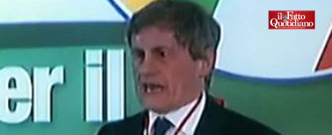 Copertina di Alemanno: “Virginia Raggi? Telegenica, ma bellissima no. Se la vedete di persona, restate delusi”