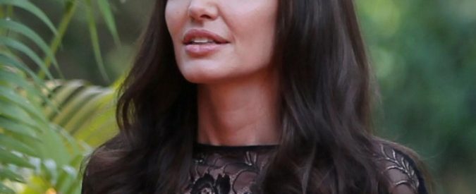 Angelina Jolie pronta a scendere in politica: “Vent’anni fa ci avrei riso…”